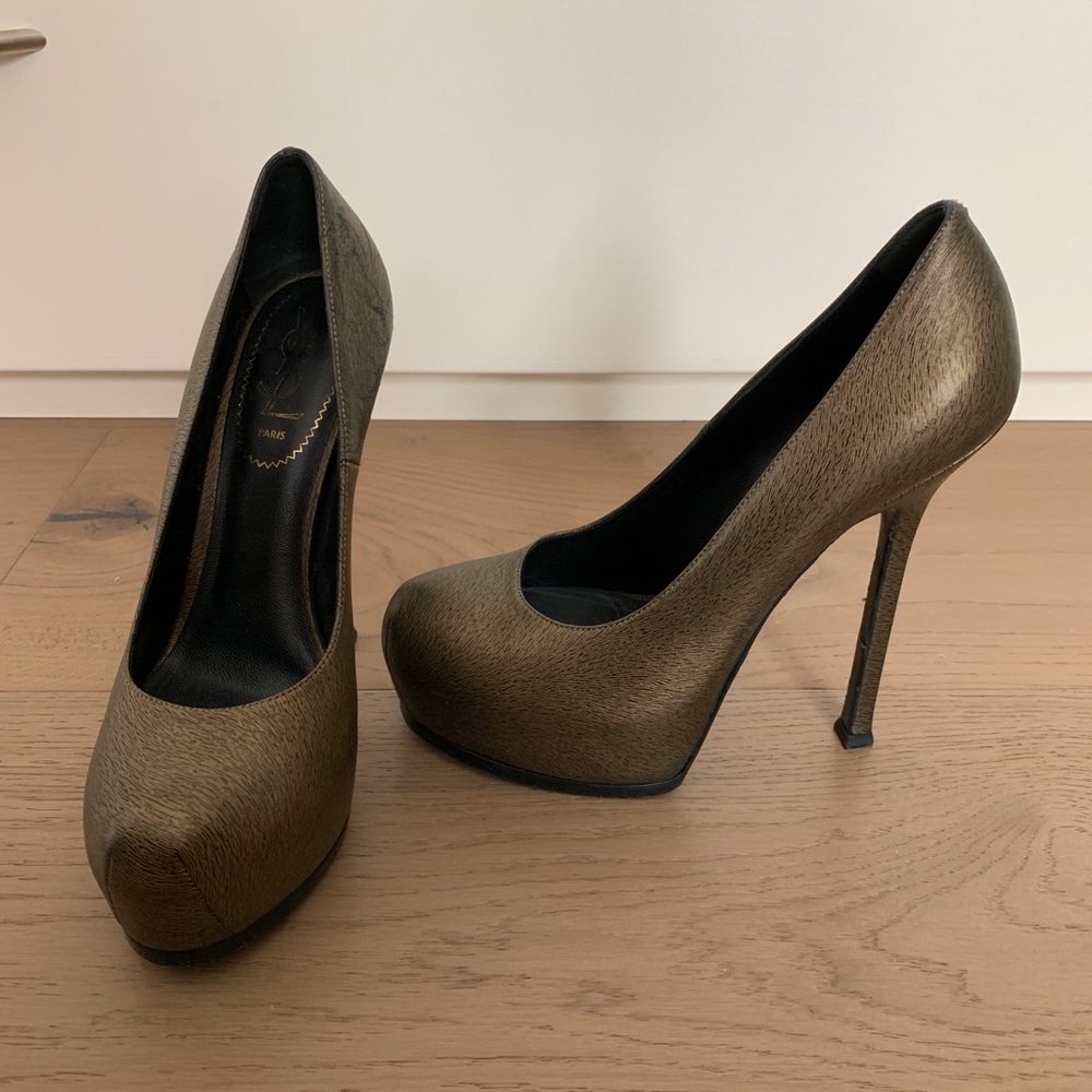 YSL TRIBTOO GOLD AND BLACK. Size 8!